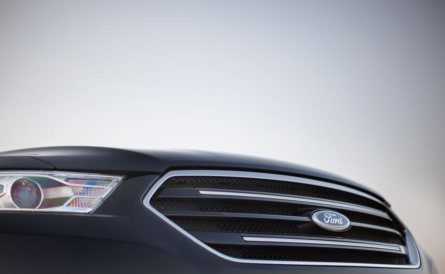  Ford Taurus 2012 года  (фото 2 из 39)